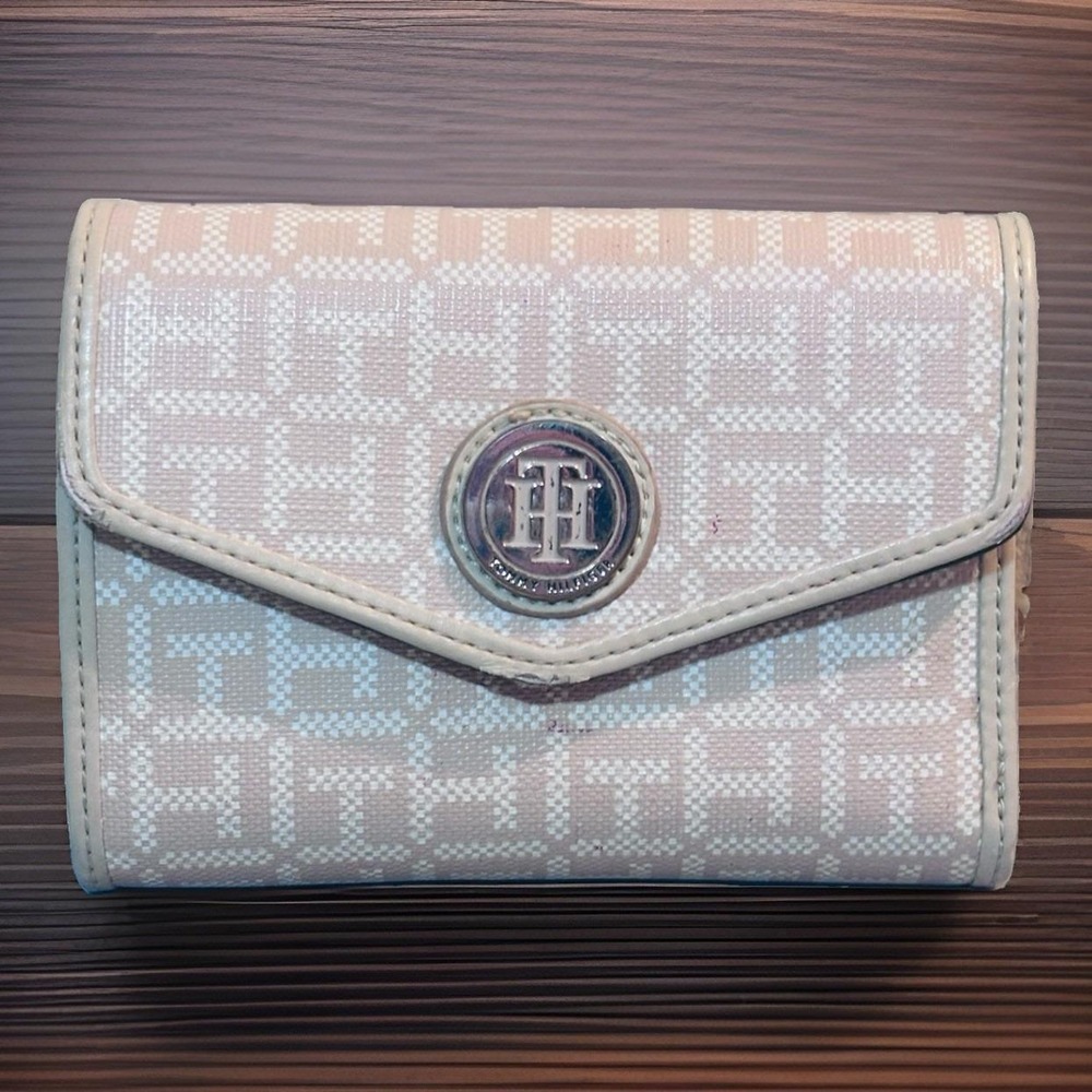 Tommy Hilfiger Womens Trifold Wallet Card Beige Snap Card Storage ID Money